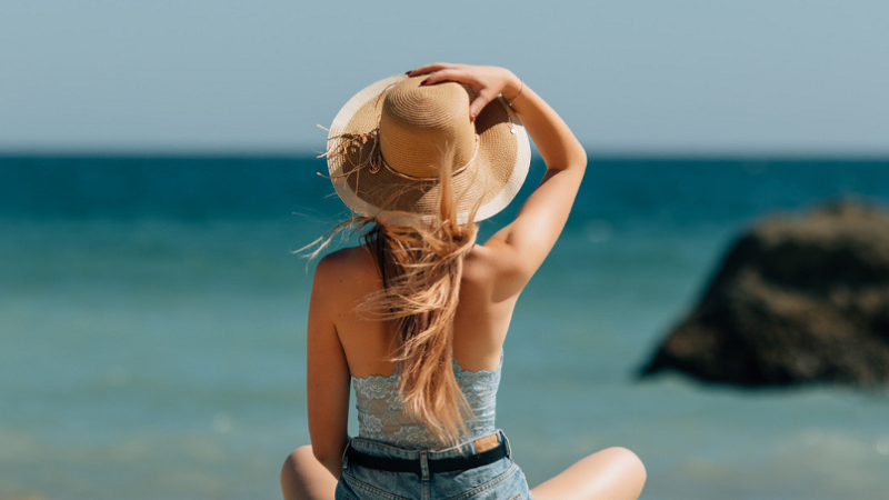 Desconectarse del móvil y de las redes sociales en vacaciones: síntomas y beneficios del detox digital