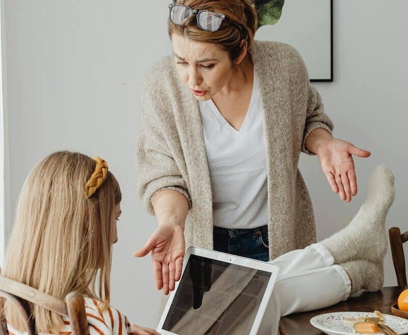 Guía para madres y padres desesperados: cuando tu adolescente no quiere ir al psicólogo